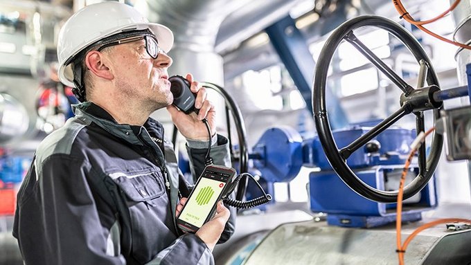Das erste 5G Smartphone IS540.1 für die ATEX und IECEx Zone 1/21 ab sofort verfügbar 5G Smartphone IS540.1 mit PTT Lösung im Einsatz innerhalb der ATEX IECEx Zone 1/21