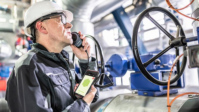 Das erste 5G Smartphone IS540.1 für die ATEX und IECEx Zone 1/21 ab sofort verfügbar 5G Smartphone IS540.1 mit PTT Lösung im Einsatz innerhalb der ATEX IECEx Zone 1/21