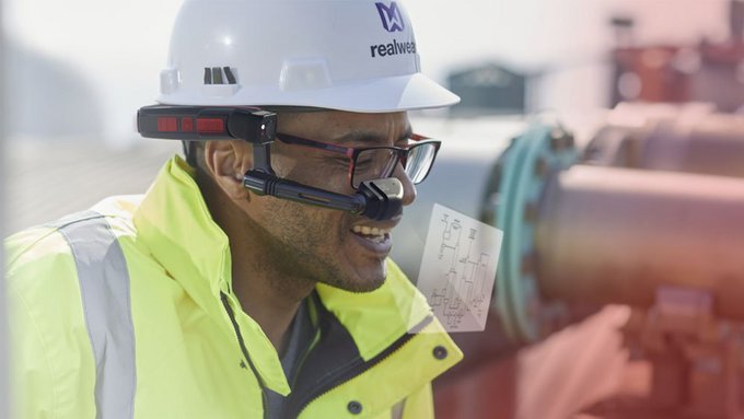 REALWEAR NAVIGATOR Z1 REALWEAR NAVIGATOR Z1 in Nutzung